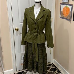 CLEARANCE Studio I Suede-like green skirt set 12
